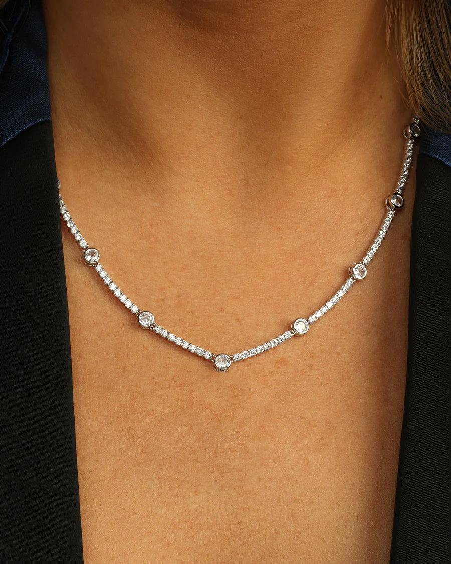 She's an icon Station Necklace