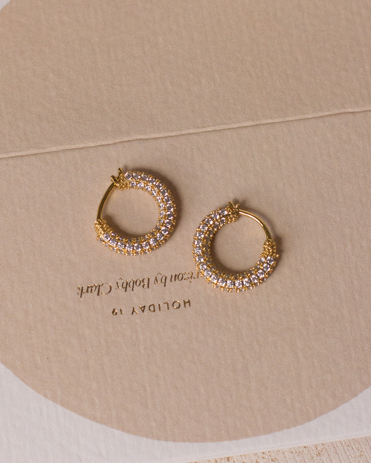Pave Amalfi Huggies